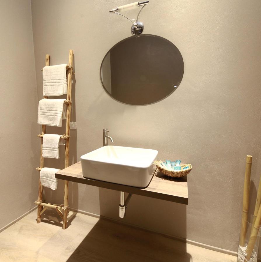 Acquachiara Iseo Deluxe Bed & Breakfast Iseo Center With Garden And Parking Inside Foresteria Екстериор снимка